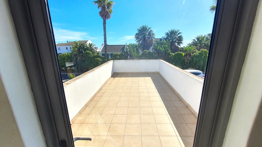 4 Bedroom Property for Sale in Golden Mile Western Cape